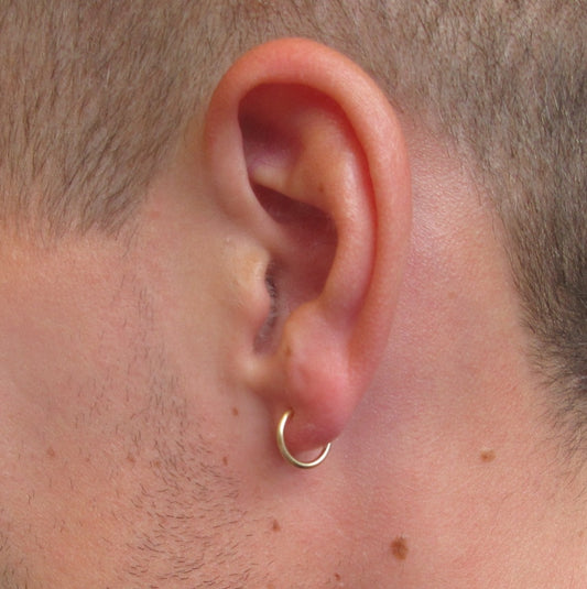 Man wearing a 16 gauge earring