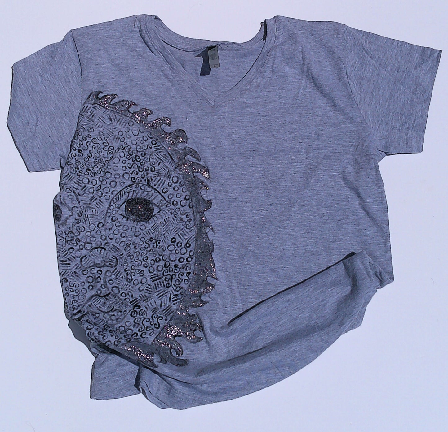 Gray t-shirt with a black sun design on a light blue background