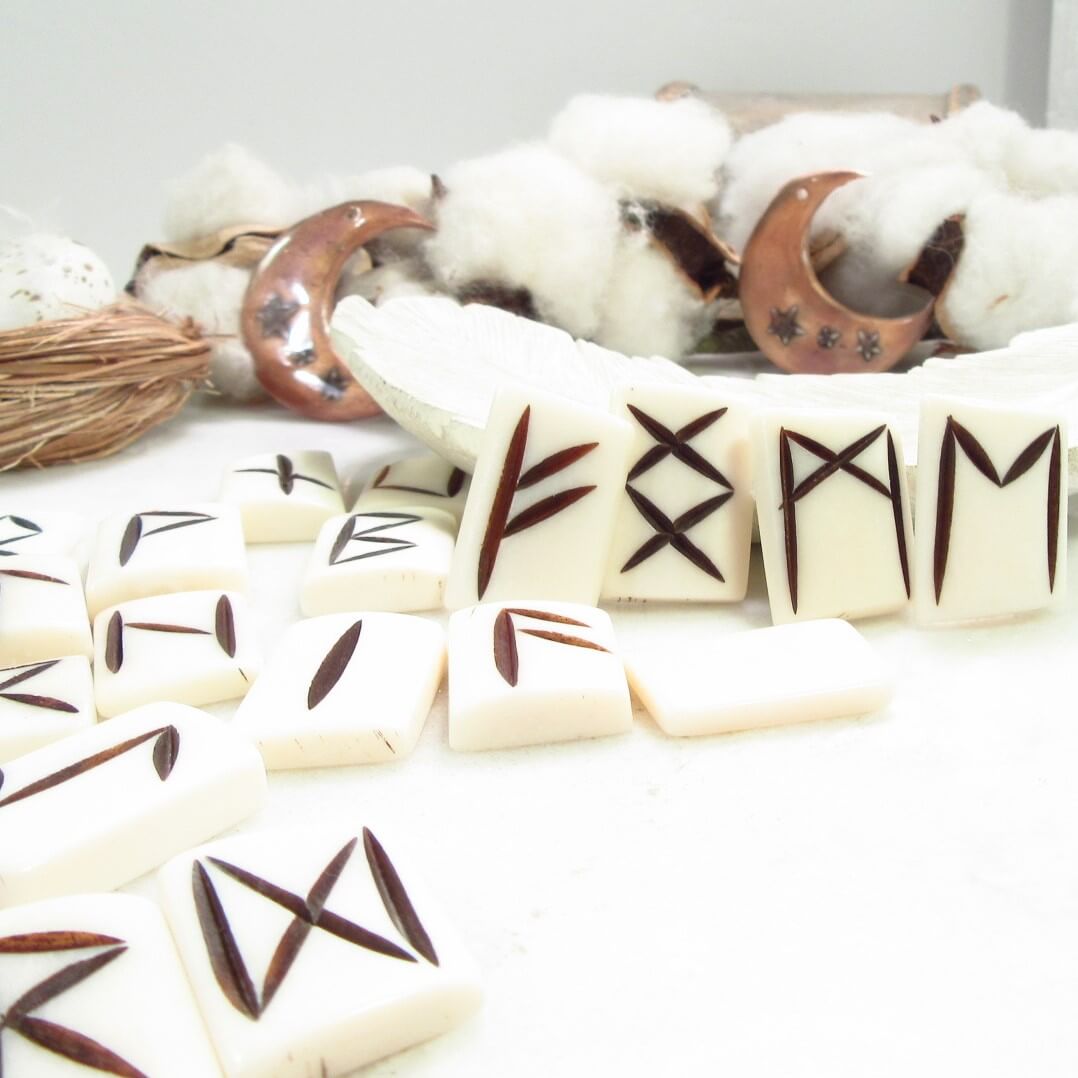 Bone Runes Set