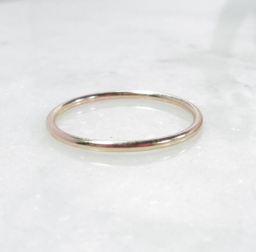 plain gold thin band ring