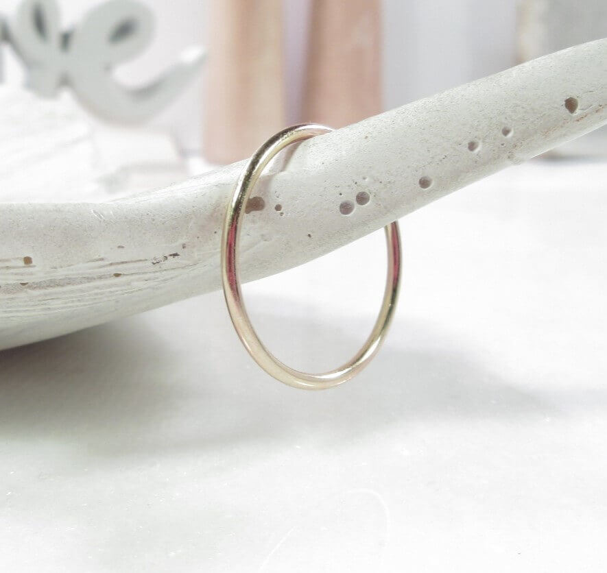 side view thin band gold ring