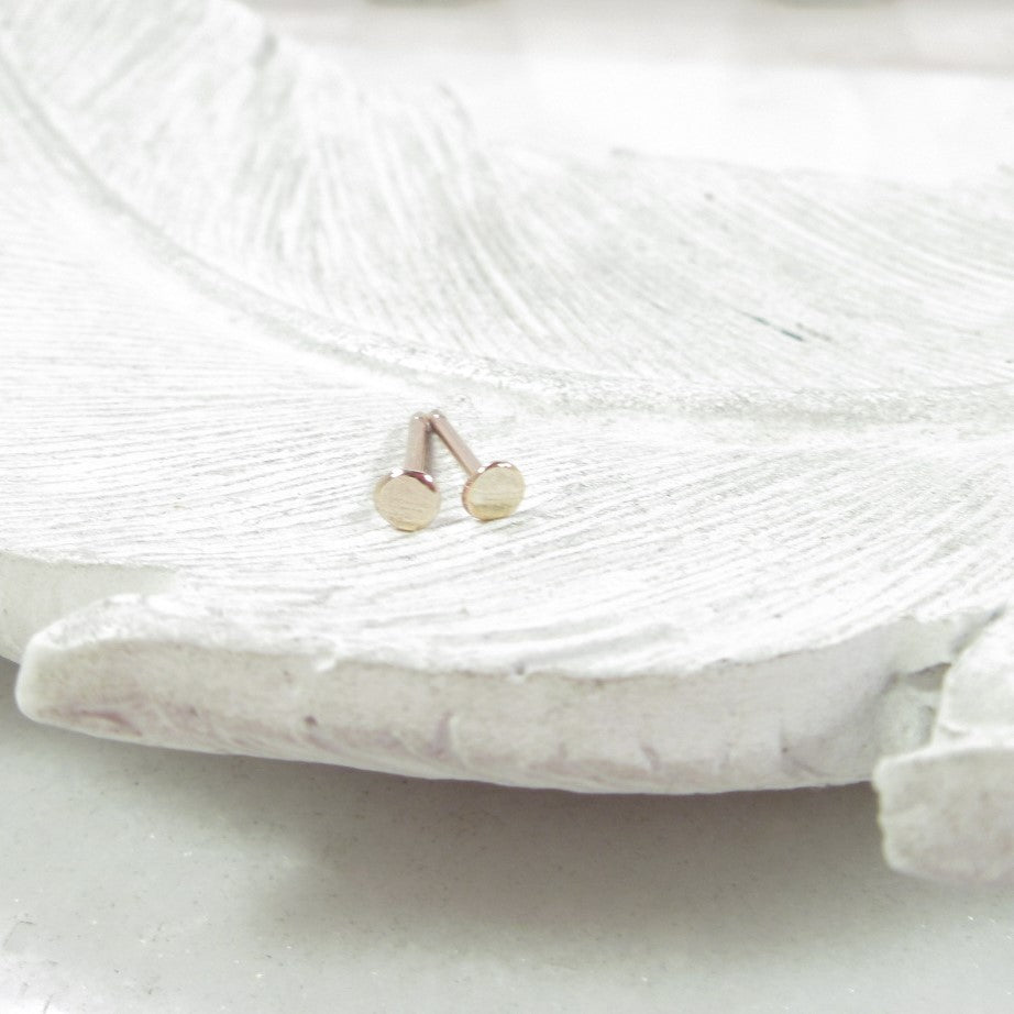 2.5mm stud earrings plain dot