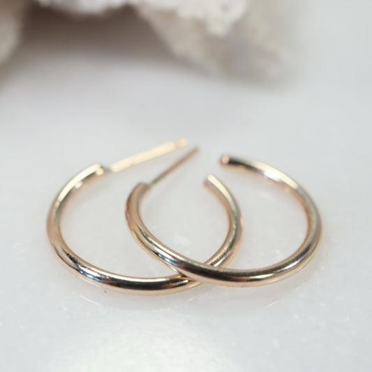 gold hoop earrings 