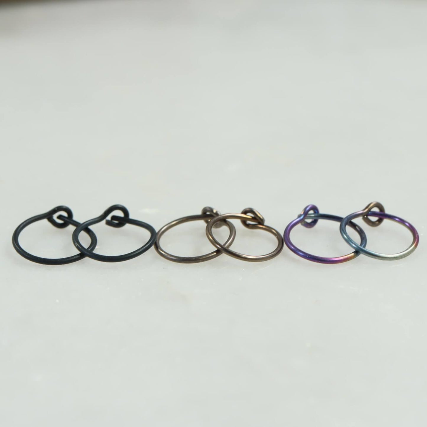 Tiny Hoop Earring Plain - Niobium Choose Your Diameter, Gauge