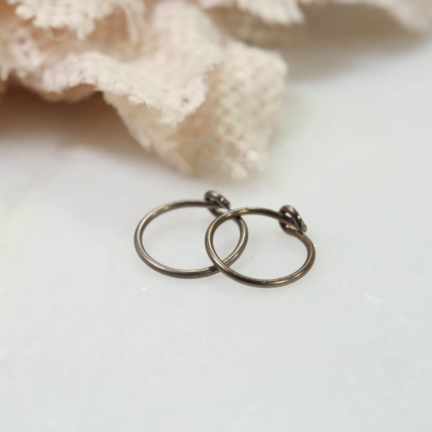 Tiny Hoop Earring Plain - Niobium Choose Your Diameter, Gauge