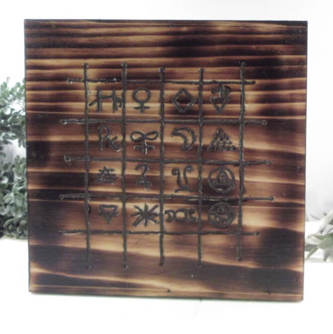 Symbol Runes Closed Box with 10 Sets of Round Runes