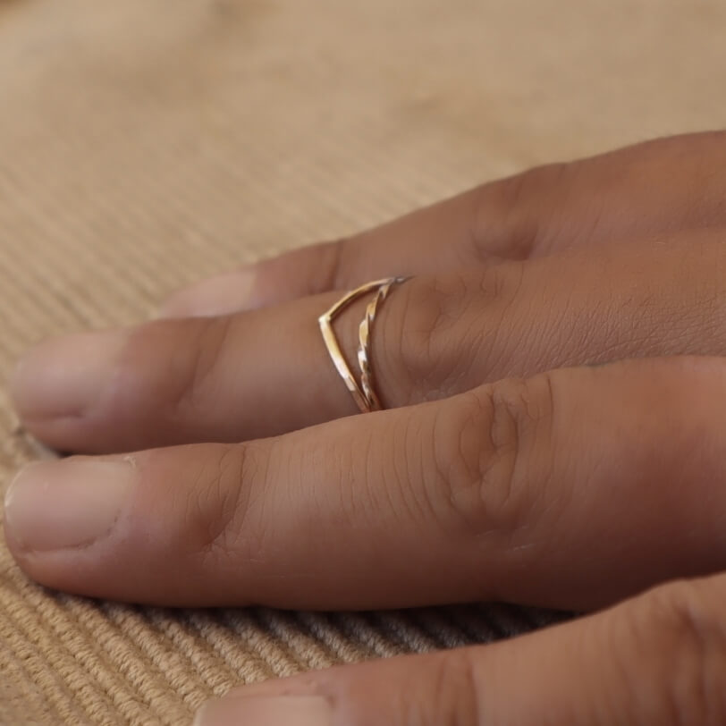 v hammered ring model ring
